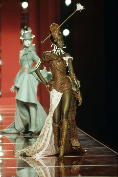 Look 18